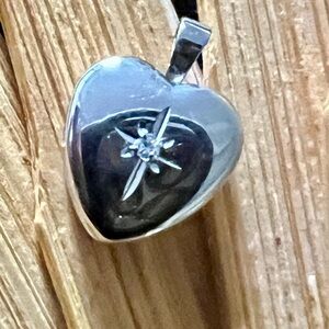 14K PPC White Gold Heart Locket – Tiny White Stone 0.92 g